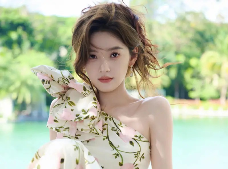 马筱梅把玥儿当公主宠:带她和小动物玩,像妈妈一样陪伴她