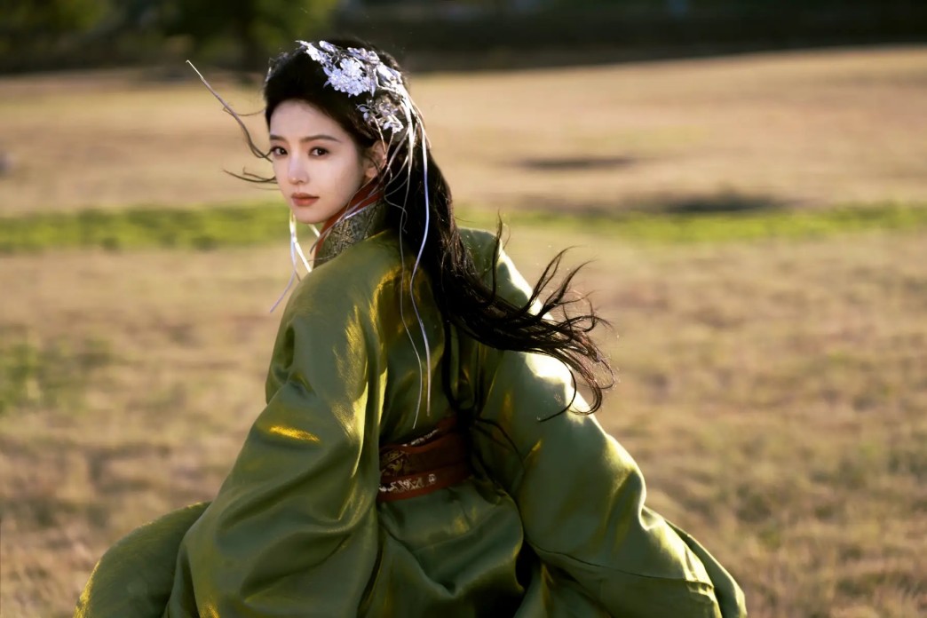 TVB丰满女星穿着保守！自爆无剧拍考虑兼职！承认走性感路线不长久