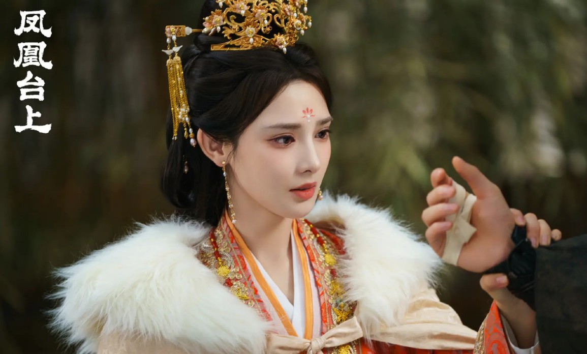 42岁胡彦斌与26岁易梦玲海边热吻被拍，年龄差16岁引热议