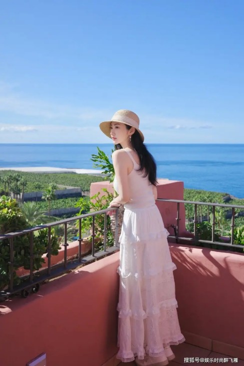 年代剧始终是观众钟爱的题材类型，新剧《小城大事》甫一开播，便迅速点燃观剧热情