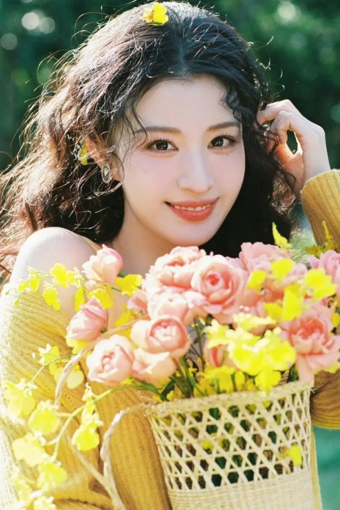 她因长得太漂亮从护士转行做演员，离婚11年未再嫁，如今46岁风韵犹存