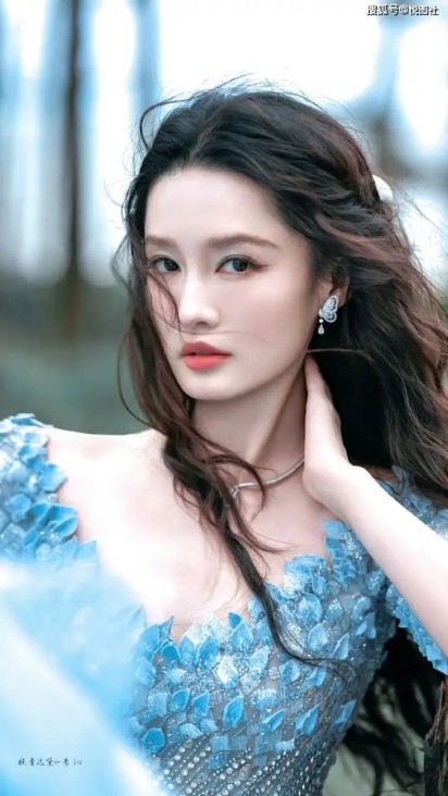 央视一姐拒绝家乡37年内幕曝光！离婚包裹藏催泪真相，67岁倪萍山东春晚脱口秀引爆全场