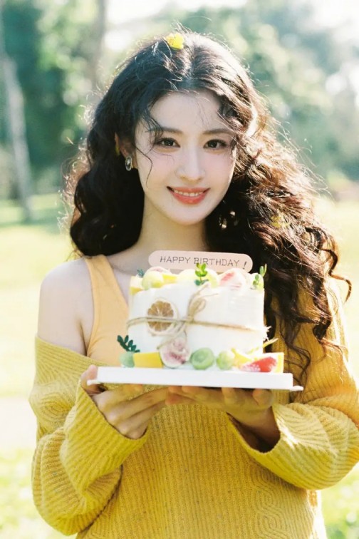 黄仁勋逛菜场，意在“稳市场”