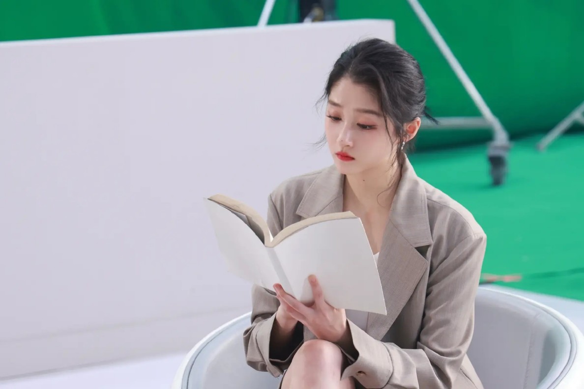 找了个比利时男友，家里有件带血的清代绣片？一场网络热议背后的历史与情绪  