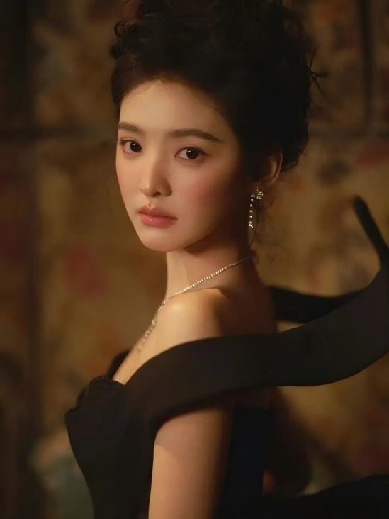 《镖人》剧组走红毯！吴京谢霆锋陈丽君全员武侠风