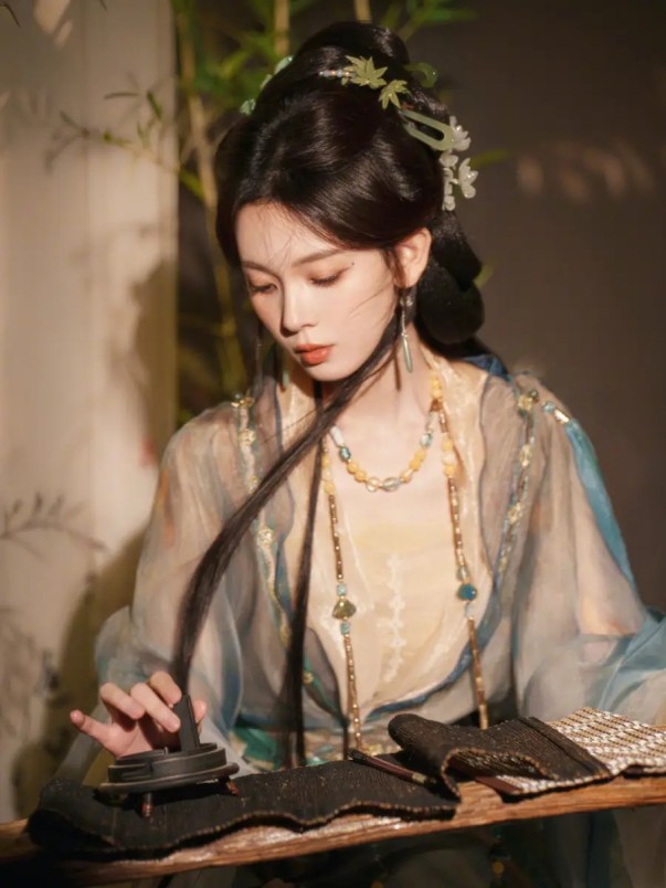 快过年了，农村还是死气沉沉